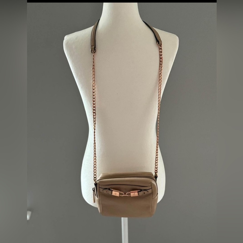Small Juicy Couture Bag. Pale Pink/Beige. good Condition.